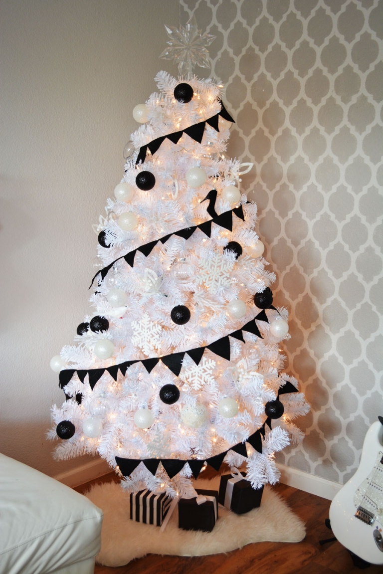 Black-&-White-Christmas-Tree