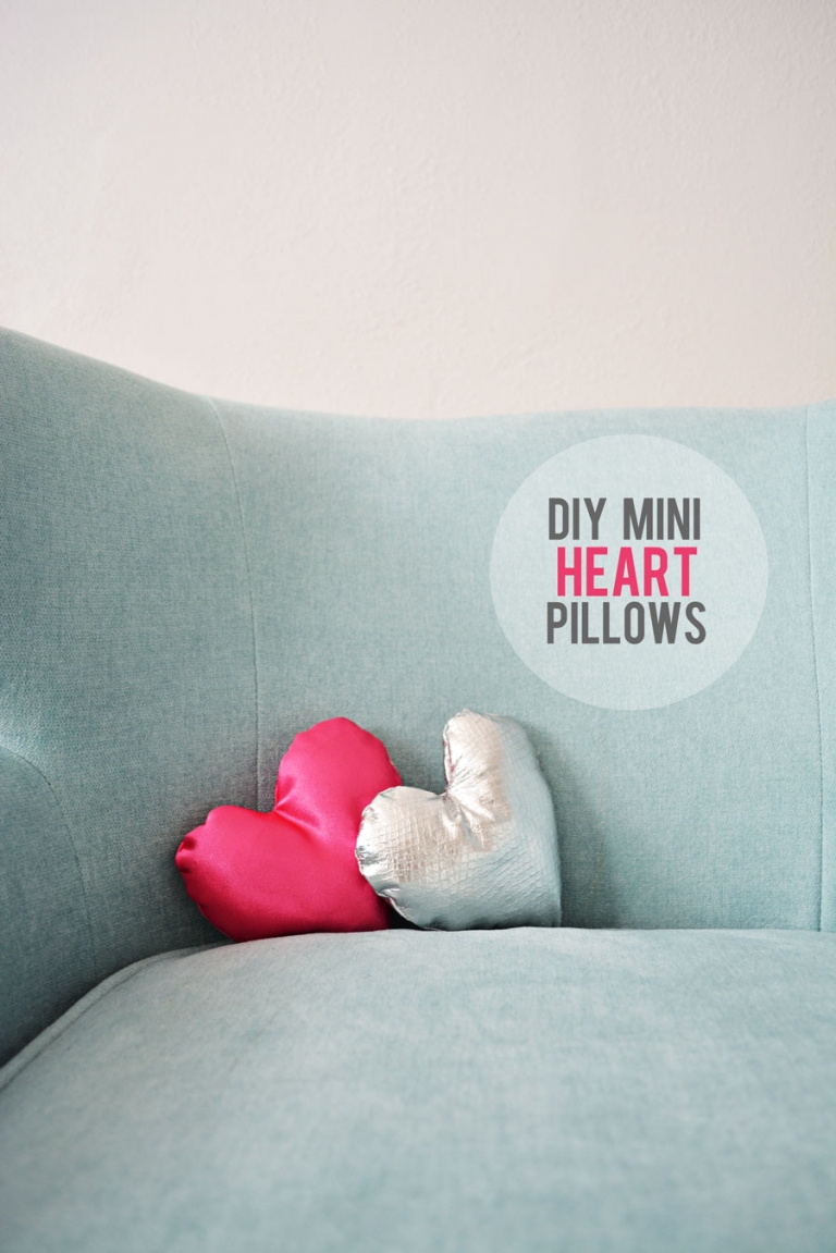 DIY-Mini-heart-pillows