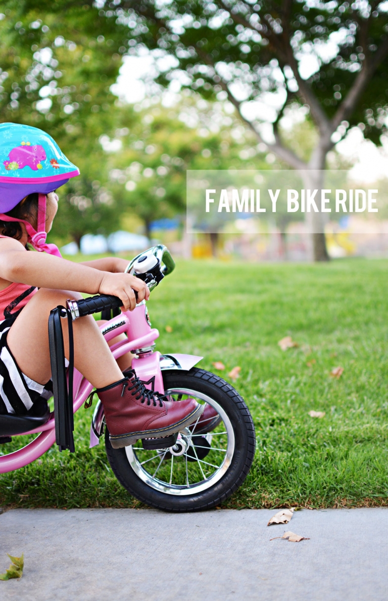 Family-Bike-Ride