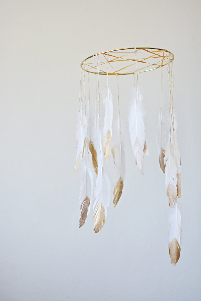 DIY-Dreamcatcher-Mobile